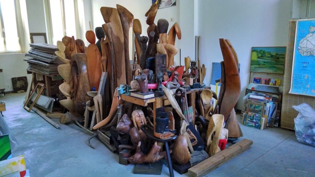 Insieme di opere d'arte infestate da tarli