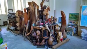 Insieme di opere d'arte infestate da tarli